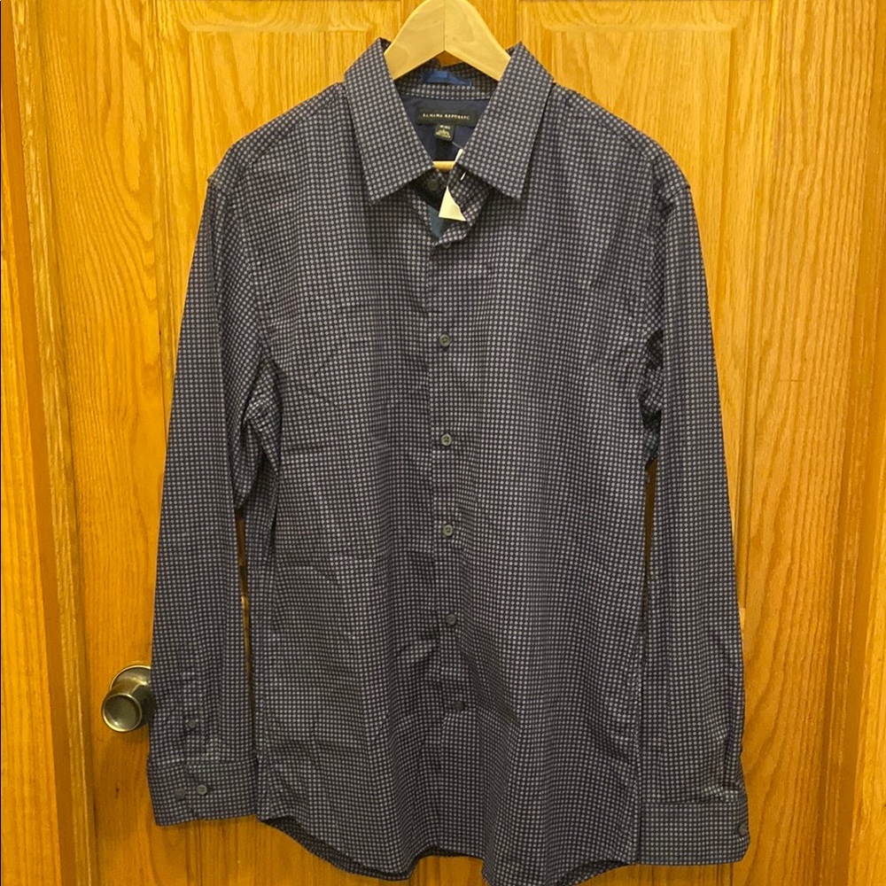 Banana Republic Men's Blue Patterned Dress Shirt